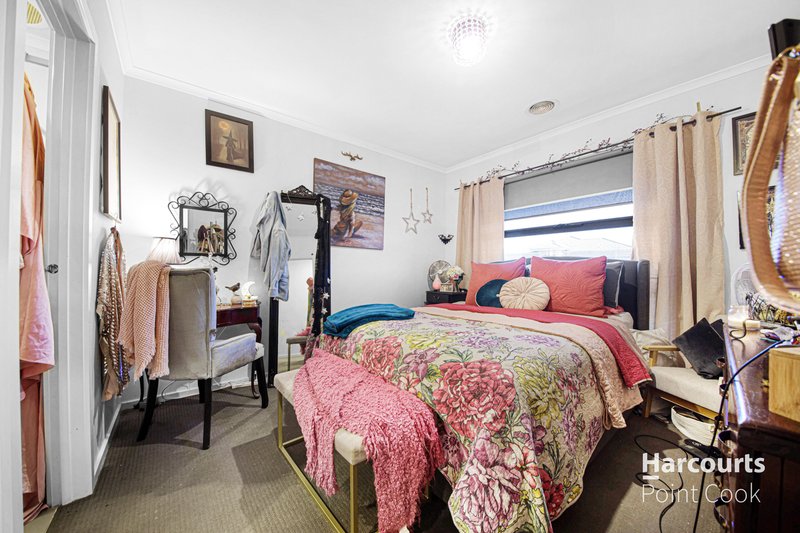 Photo - 44 Bateman Drive, Melton VIC 3337 - Image 4