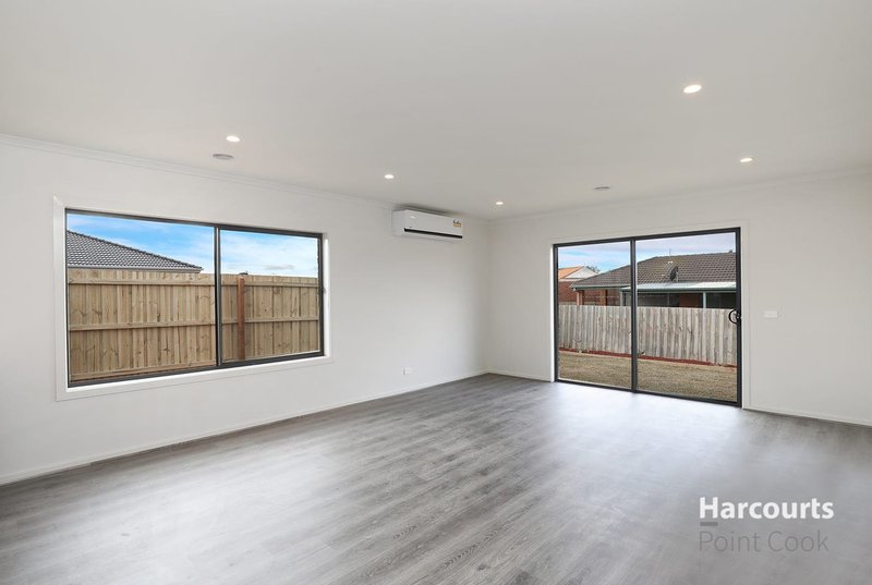 Photo - 44 Bateman Drive, Melton VIC 3337 - Image 15