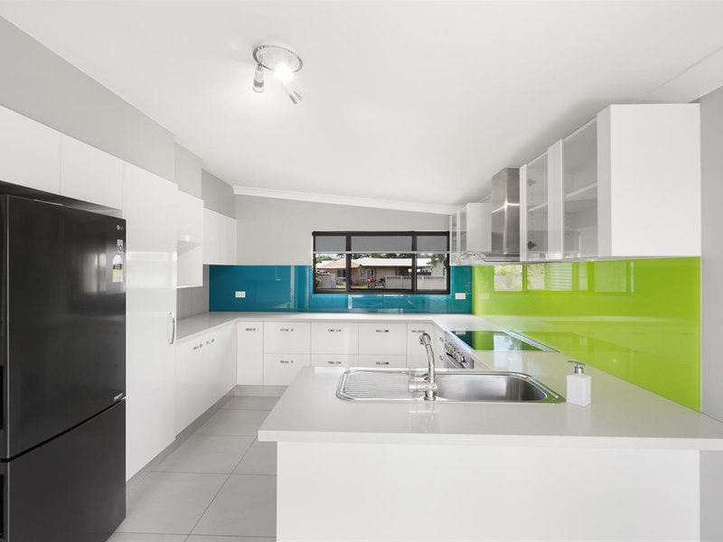 Photo - 44 Bathurst Drive, Bentley Park QLD 4869 - Image 6