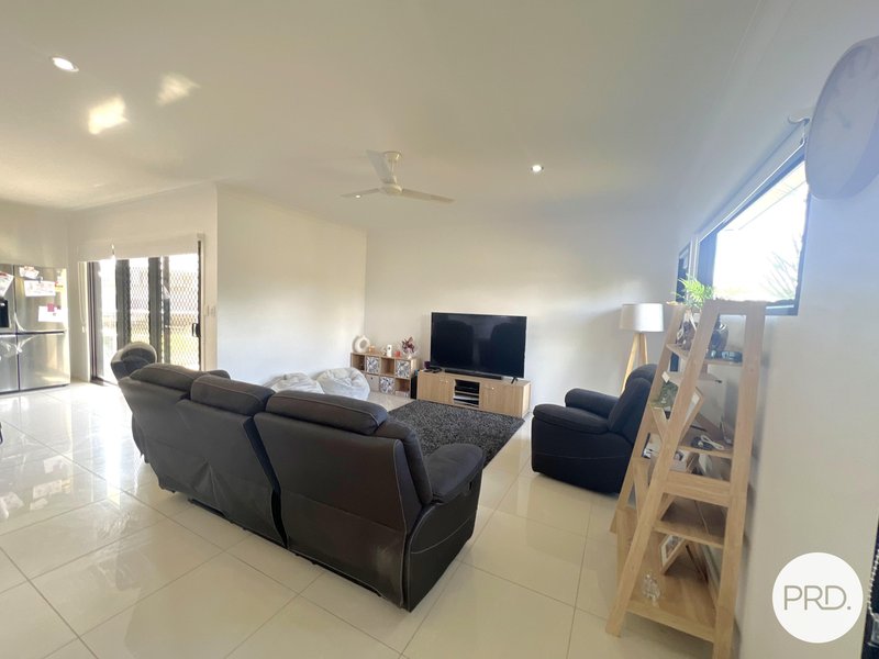 Photo - 44 Bauhinia Street, Boyne Island QLD 4680 - Image 5