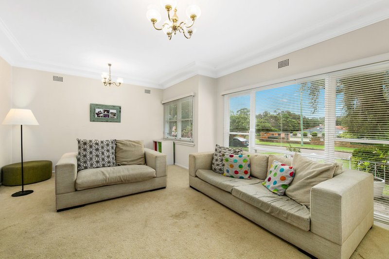 Photo - 44 Bennett Street, Curl Curl NSW 2096 - Image 3