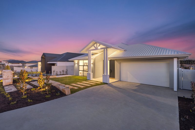 Photo - 44 Birchfield Drive, Bungendore NSW 2621 - Image 3