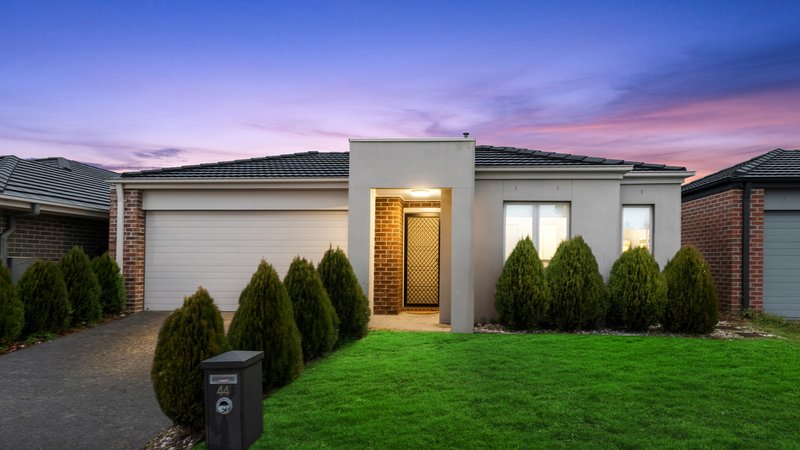 Photo - 44 Bluebell Drive, Craigieburn VIC 3064 - Image 2