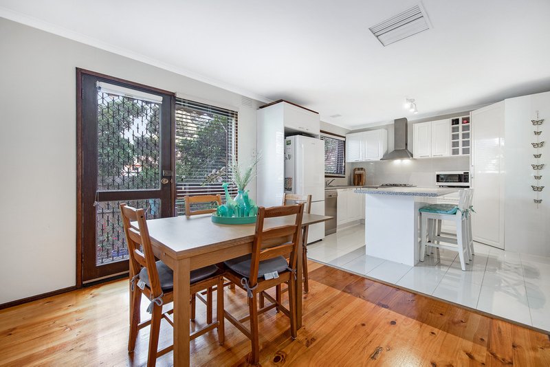 Photo - 4/4 Bolan Street, Glen Waverley VIC 3150 - Image 3