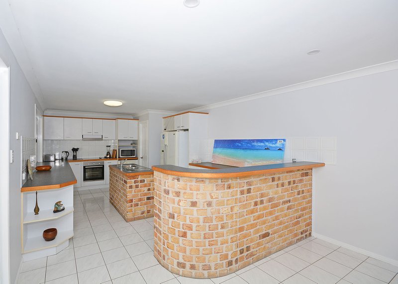 Photo - 44 Cassandra Crescent, Urangan QLD 4655 - Image 18