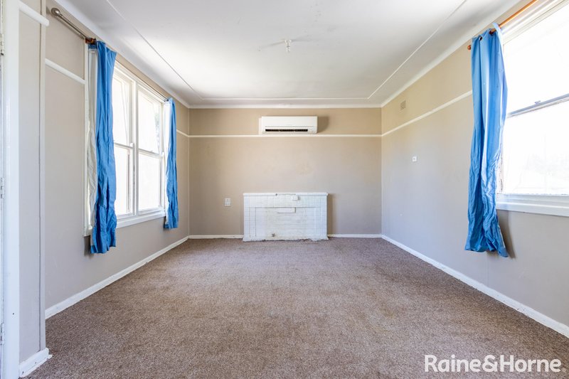 Photo - 44 Commonwealth Street, West Bathurst NSW 2795 - Image 4