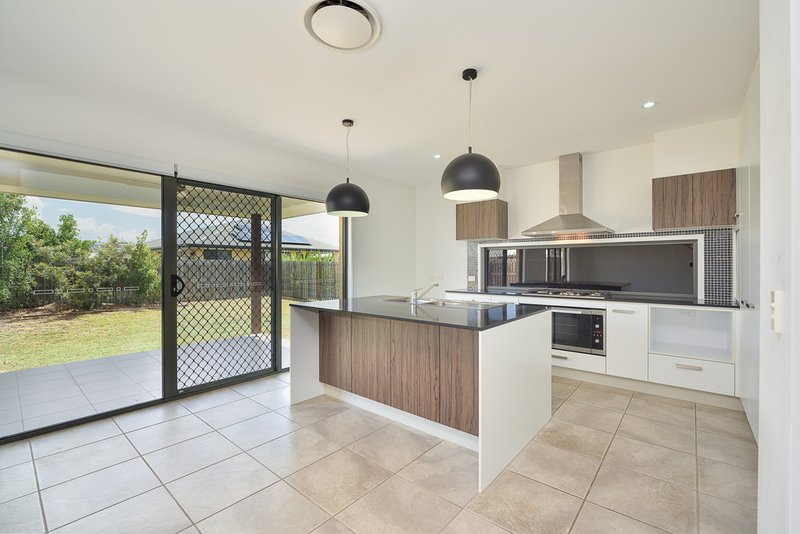 Photo - 44 Creekview Drive, New Auckland QLD 4680 - Image 2