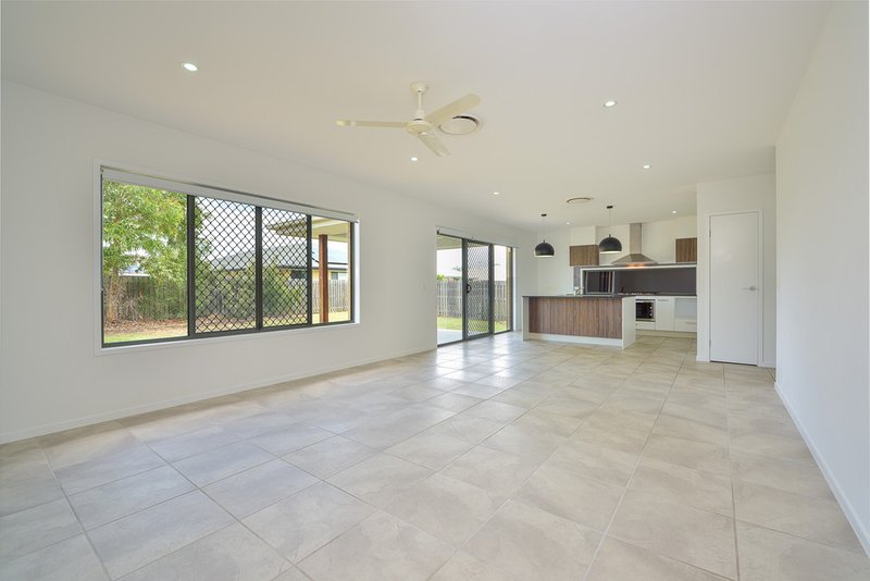 Photo - 44 Creekview Drive, New Auckland QLD 4680 - Image 6