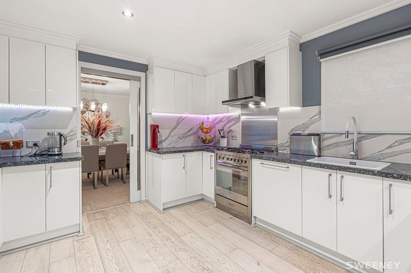 Photo - 44 Crellin Avenue South, Altona Meadows VIC 3028 - Image 10