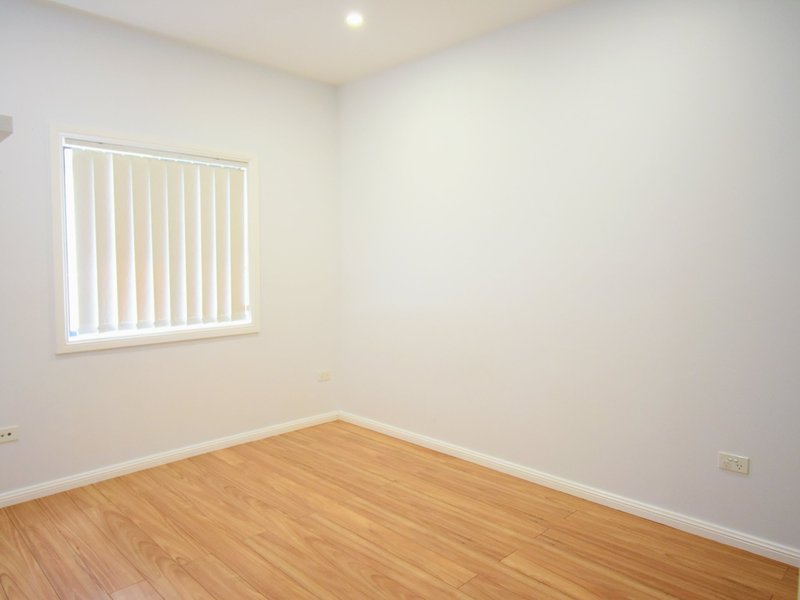 Photo - 44 Dan Crescent, Lansvale NSW 2166 - Image 2
