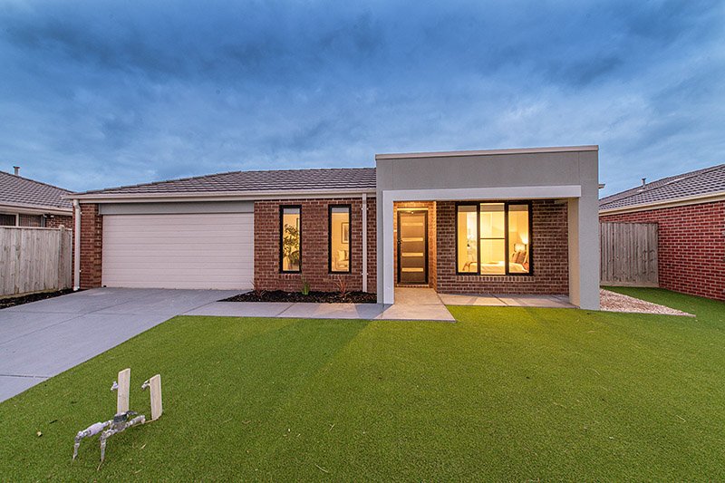 44 Dan Morgan Drive, Cranbourne East VIC 3977