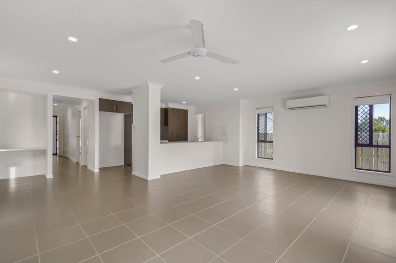 Photo - 44 Daydream Crescent, Springfield Lakes QLD 4300 - Image 3
