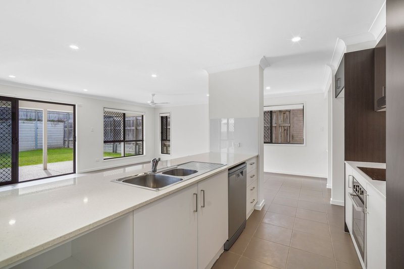 Photo - 44 Daydream Crescent, Springfield Lakes QLD 4300 - Image 4