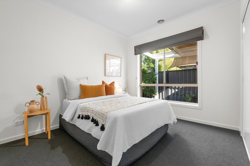 Photo - 44 Donnelly Circuit, South Morang VIC 3752 - Image 10