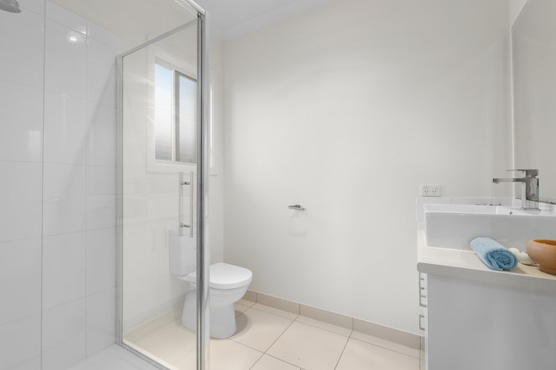 Photo - 44 Donnelly Circuit, South Morang VIC 3752 - Image 13