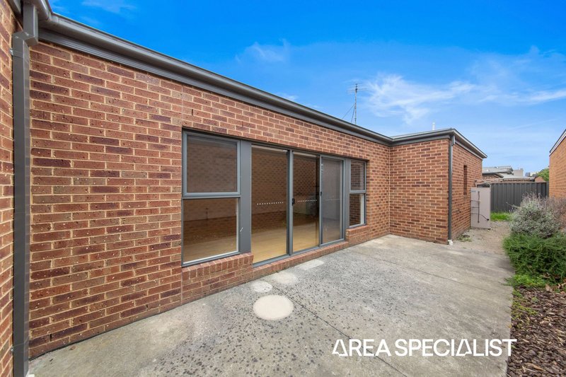 Photo - 44 Edgeware Close, Pakenham VIC 3810 - Image 7