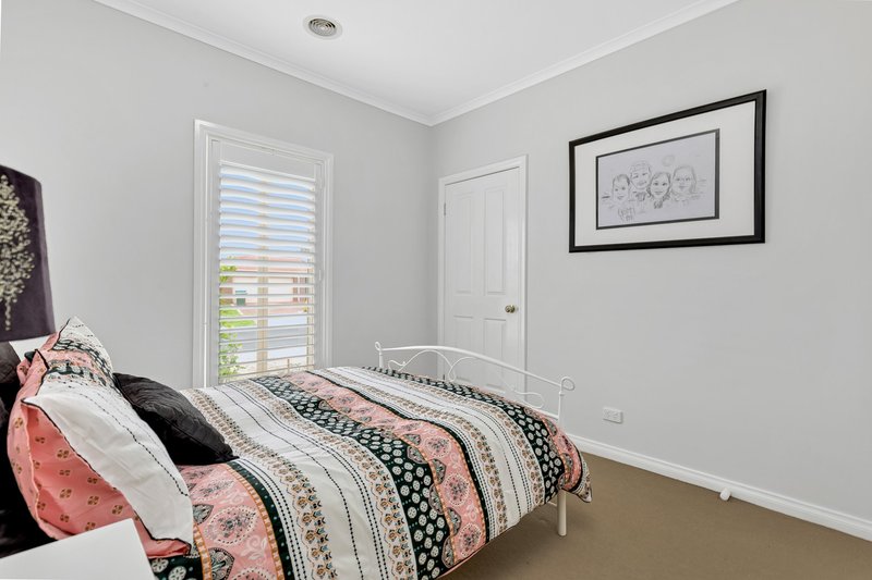 Photo - 44 Eppalock Drive, Manor Lakes VIC 3024 - Image 10