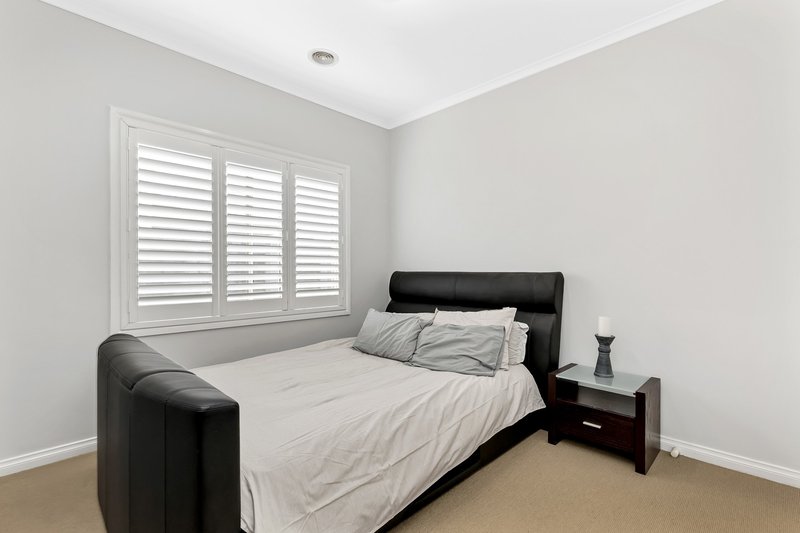 Photo - 44 Eppalock Drive, Manor Lakes VIC 3024 - Image 12