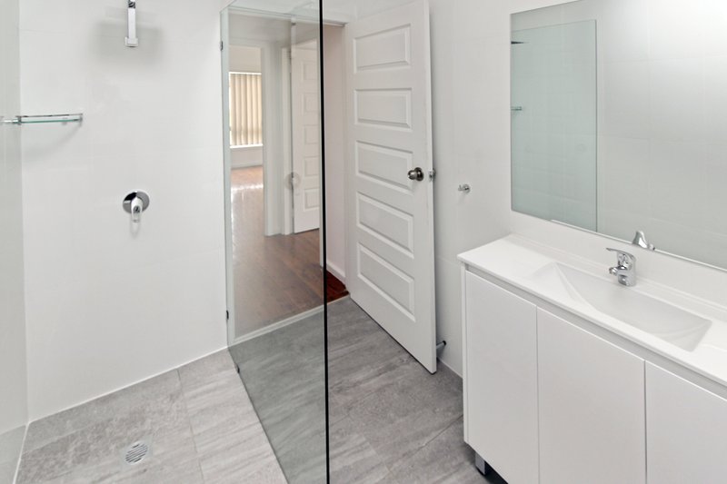 Photo - 44 Fitzpatrick Crescent, Casula NSW 2170 - Image 4