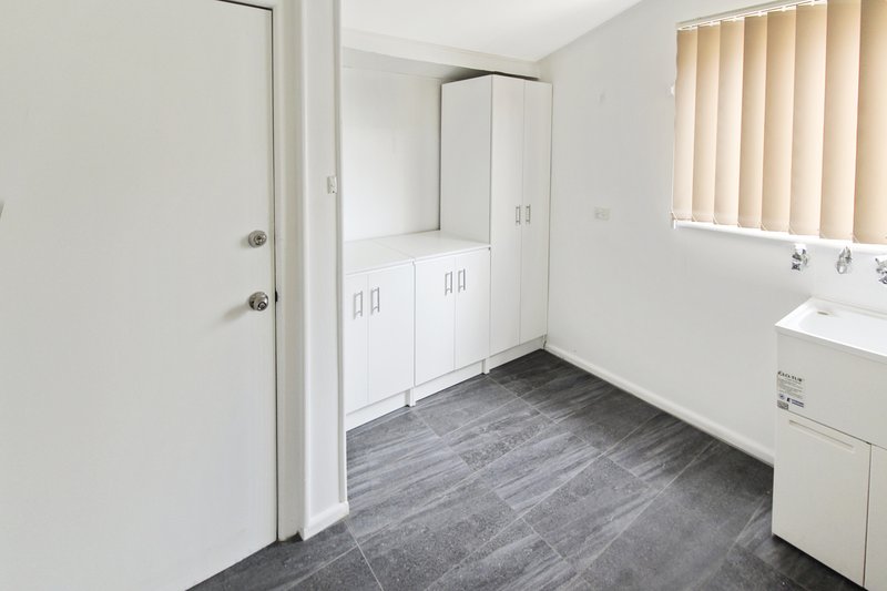 Photo - 44 Fitzpatrick Crescent, Casula NSW 2170 - Image 6