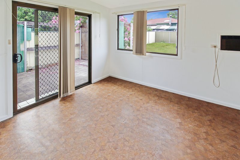 Photo - 44 Fitzpatrick Crescent, Casula NSW 2170 - Image 9