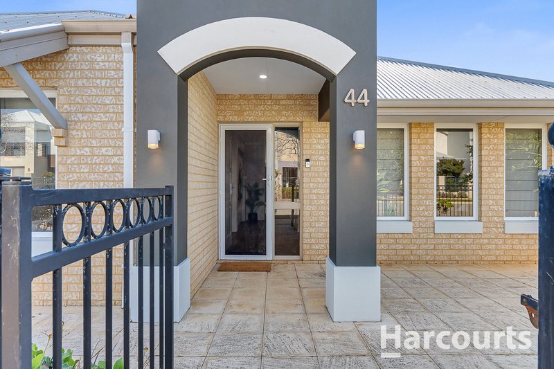 Photo - 44 Gaudi Way, Clarkson WA 6030 - Image 2