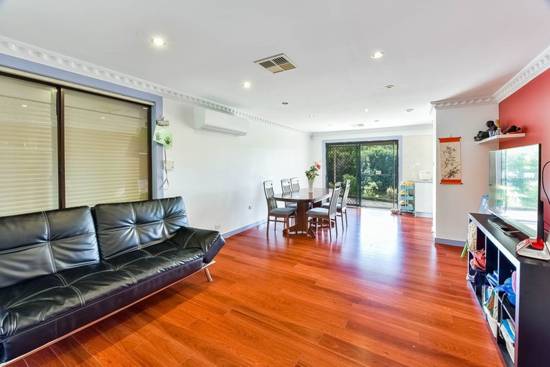 Photo - 44 Gentian Avenue, Macquarie Fields NSW 2564 - Image 3