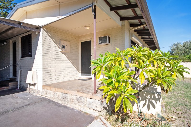 Photo - 44 Girrawheen Avenue, Girrawheen WA 6064 - Image 2