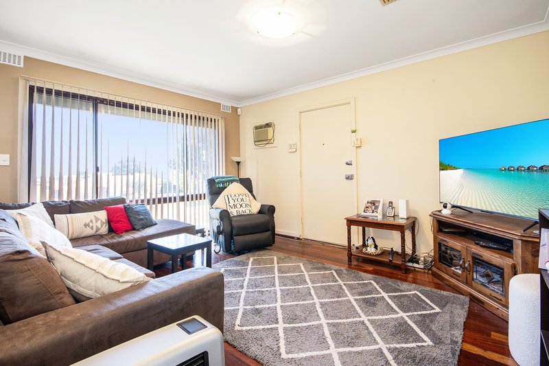Photo - 44 Girrawheen Avenue, Girrawheen WA 6064 - Image 3