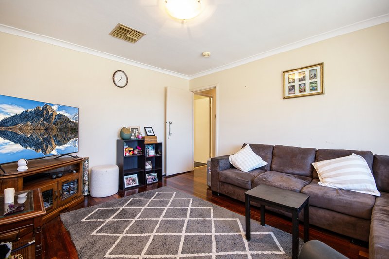 Photo - 44 Girrawheen Avenue, Girrawheen WA 6064 - Image 4