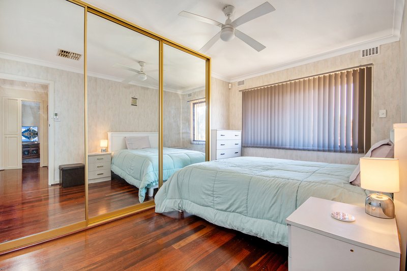 Photo - 44 Girrawheen Avenue, Girrawheen WA 6064 - Image 5