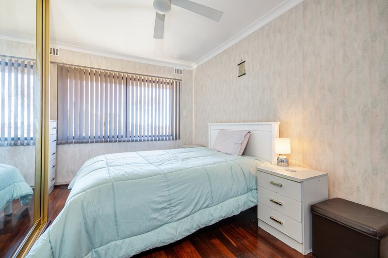 Photo - 44 Girrawheen Avenue, Girrawheen WA 6064 - Image 6