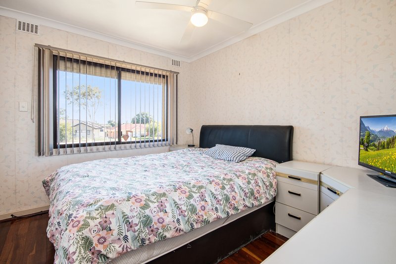 Photo - 44 Girrawheen Avenue, Girrawheen WA 6064 - Image 8