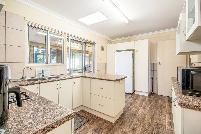 Photo - 44 Girrawheen Avenue, Girrawheen WA 6064 - Image 10