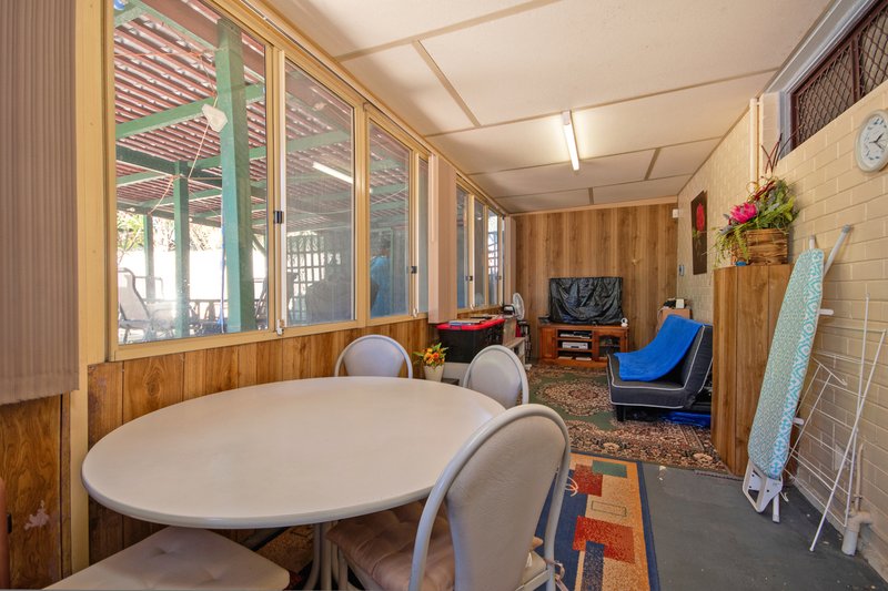 Photo - 44 Girrawheen Avenue, Girrawheen WA 6064 - Image 14