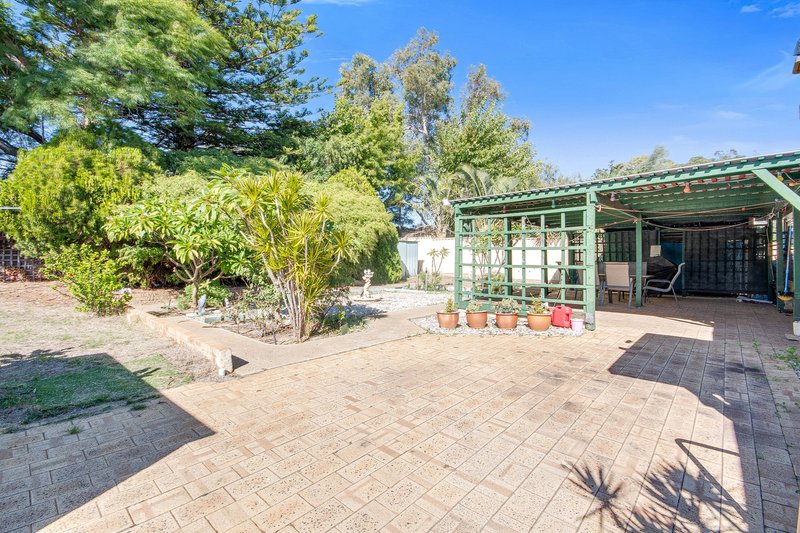 Photo - 44 Girrawheen Avenue, Girrawheen WA 6064 - Image 16
