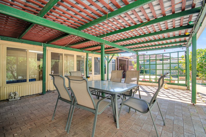 Photo - 44 Girrawheen Avenue, Girrawheen WA 6064 - Image 17