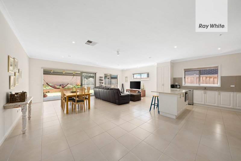 Photo - 44 Gledswood Avenue, South Morang VIC 3752 - Image 3