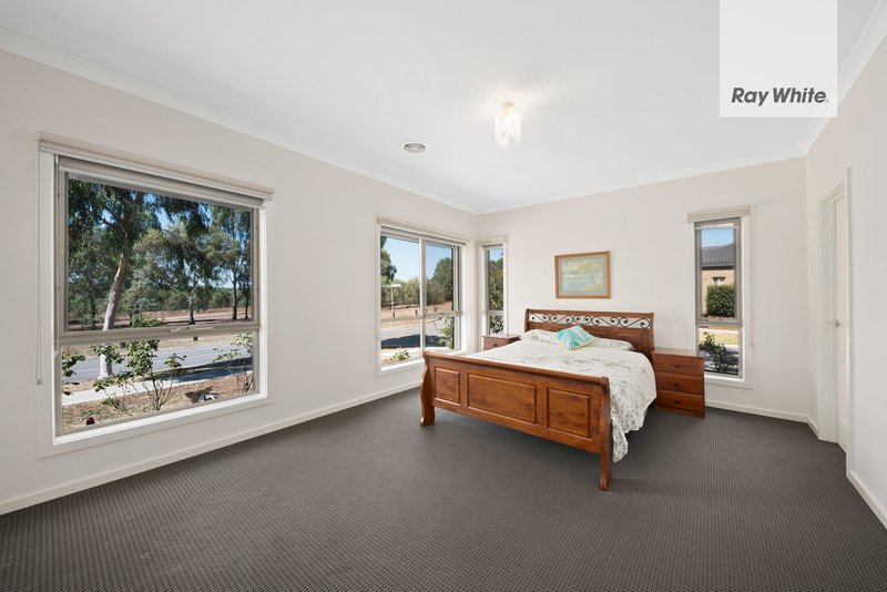 Photo - 44 Gledswood Avenue, South Morang VIC 3752 - Image 6