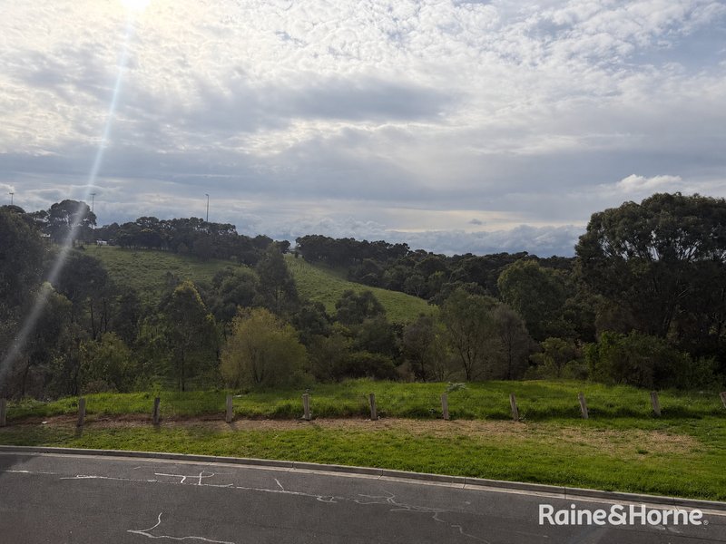 Photo - 44 Glencairn Crescent, Broadmeadows VIC 3047 - Image 15