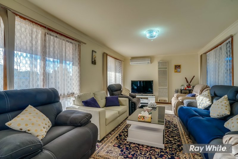 Photo - 44 Golden Square Crescent, Hoppers Crossing VIC 3029 - Image 5