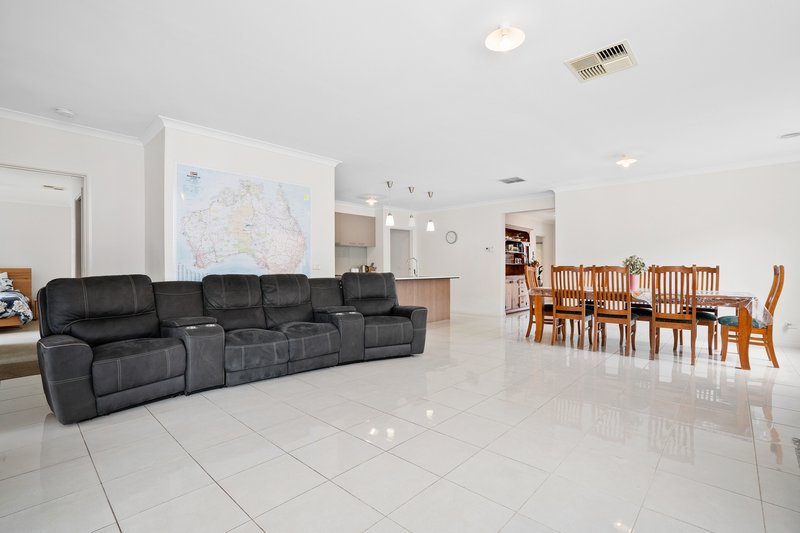 Photo - 44 Grand Lakes Way, Lara VIC 3212 - Image 6