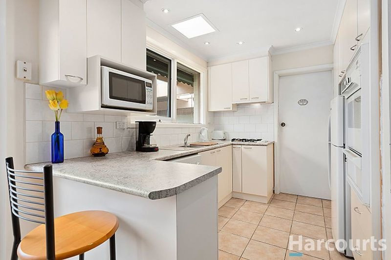 Photo - 44 Grantley Drive, Glen Waverley VIC 3150 - Image 3