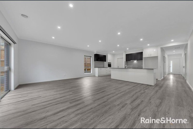 Photo - 44 Hamish Road, Darley VIC 3340 - Image 4