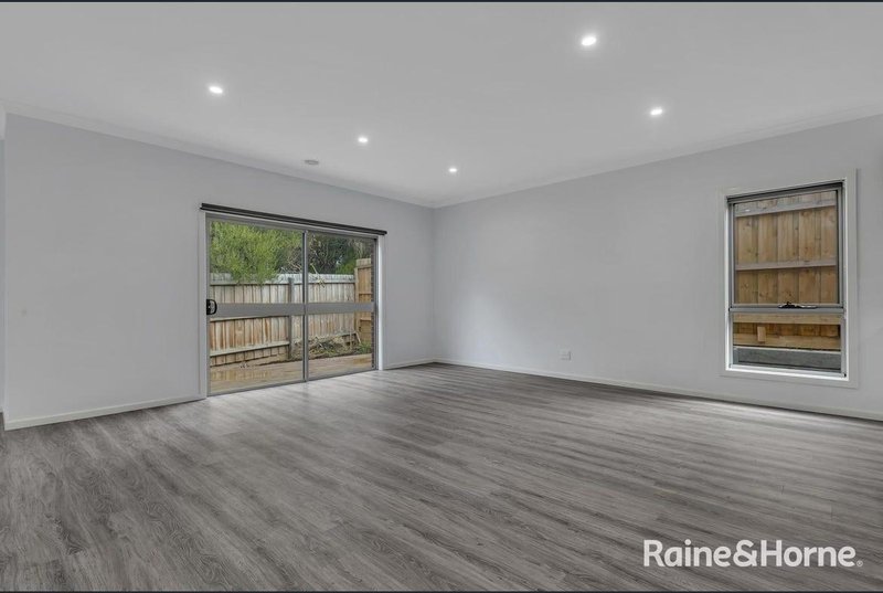 Photo - 44 Hamish Road, Darley VIC 3340 - Image 5