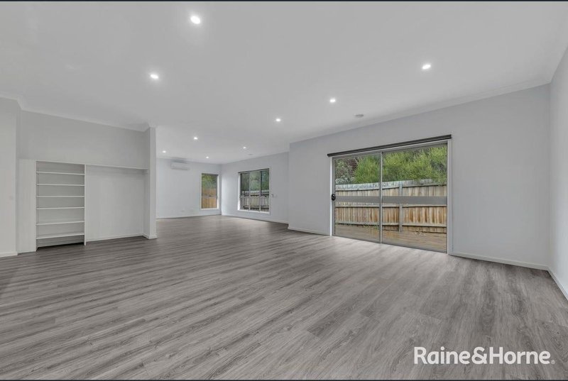 Photo - 44 Hamish Road, Darley VIC 3340 - Image 6