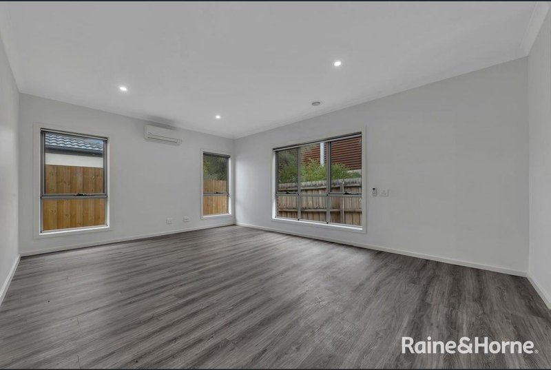 Photo - 44 Hamish Road, Darley VIC 3340 - Image 7