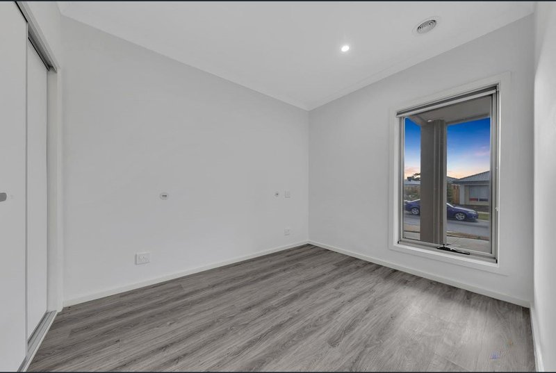 Photo - 44 Hamish Road, Darley VIC 3340 - Image 12