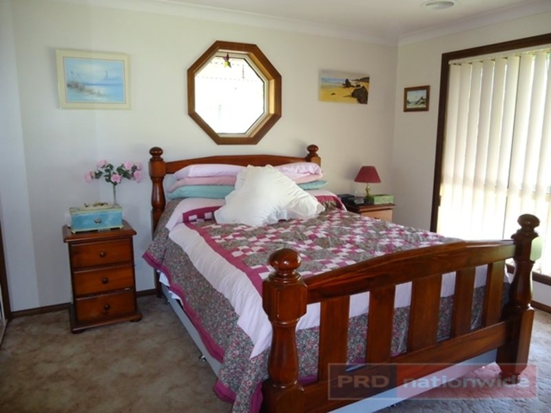 Photo - 44 Hargreaves Close, Tumut NSW 2720 - Image 2