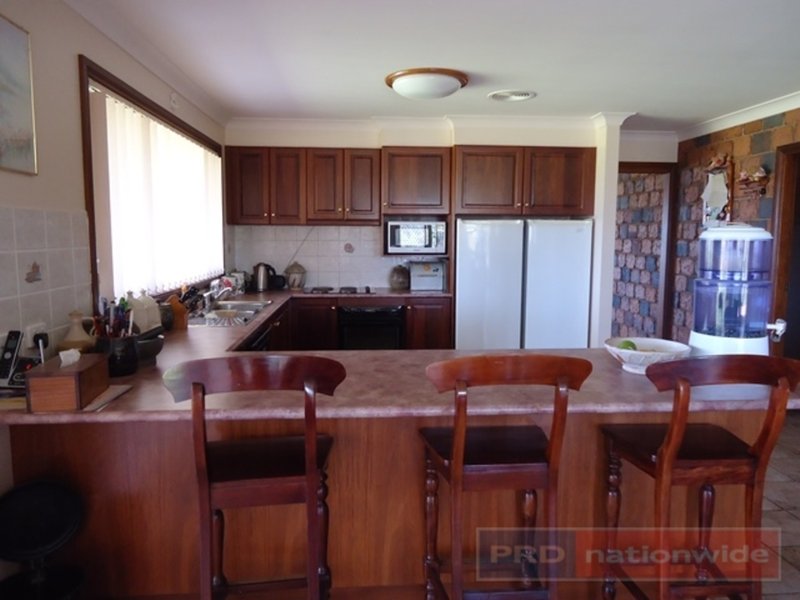 Photo - 44 Hargreaves Close, Tumut NSW 2720 - Image 3